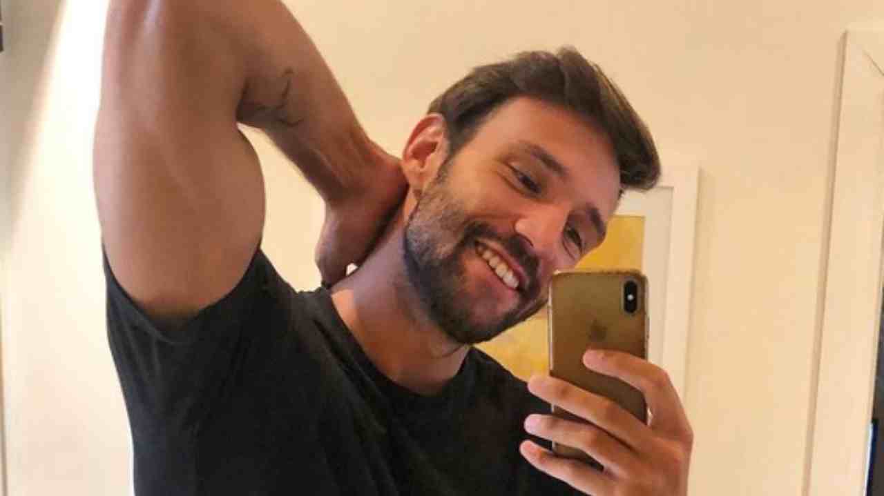 andrea zenga si fa un selfie allo specchio
