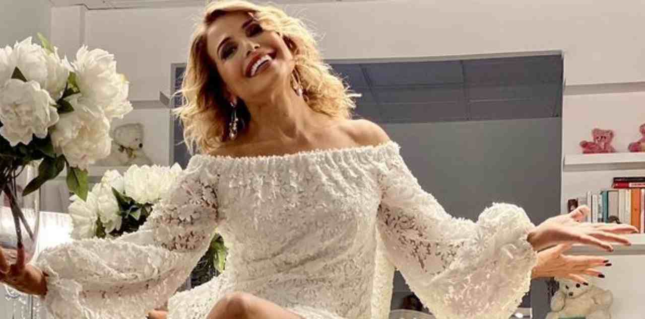 Barbara d'urso sorride