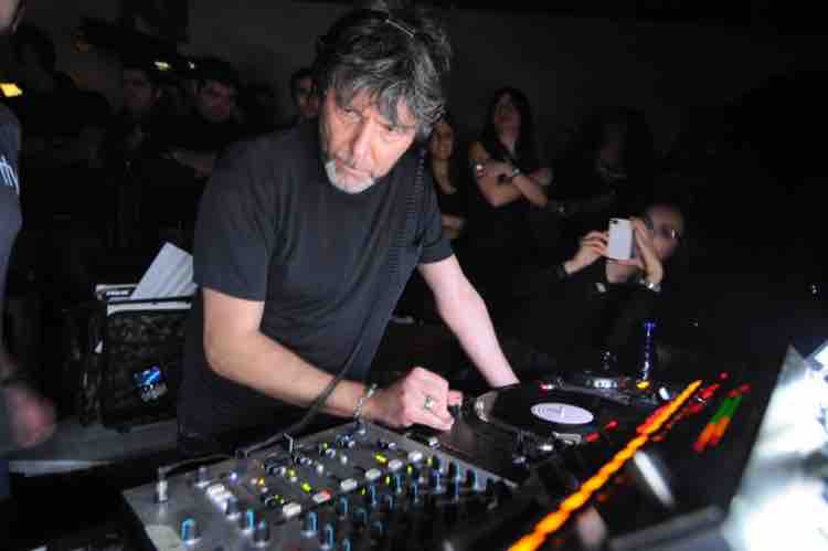 claudio coccoluto alla console 