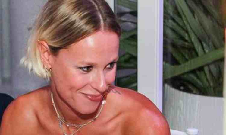 federica pellegrini sorride