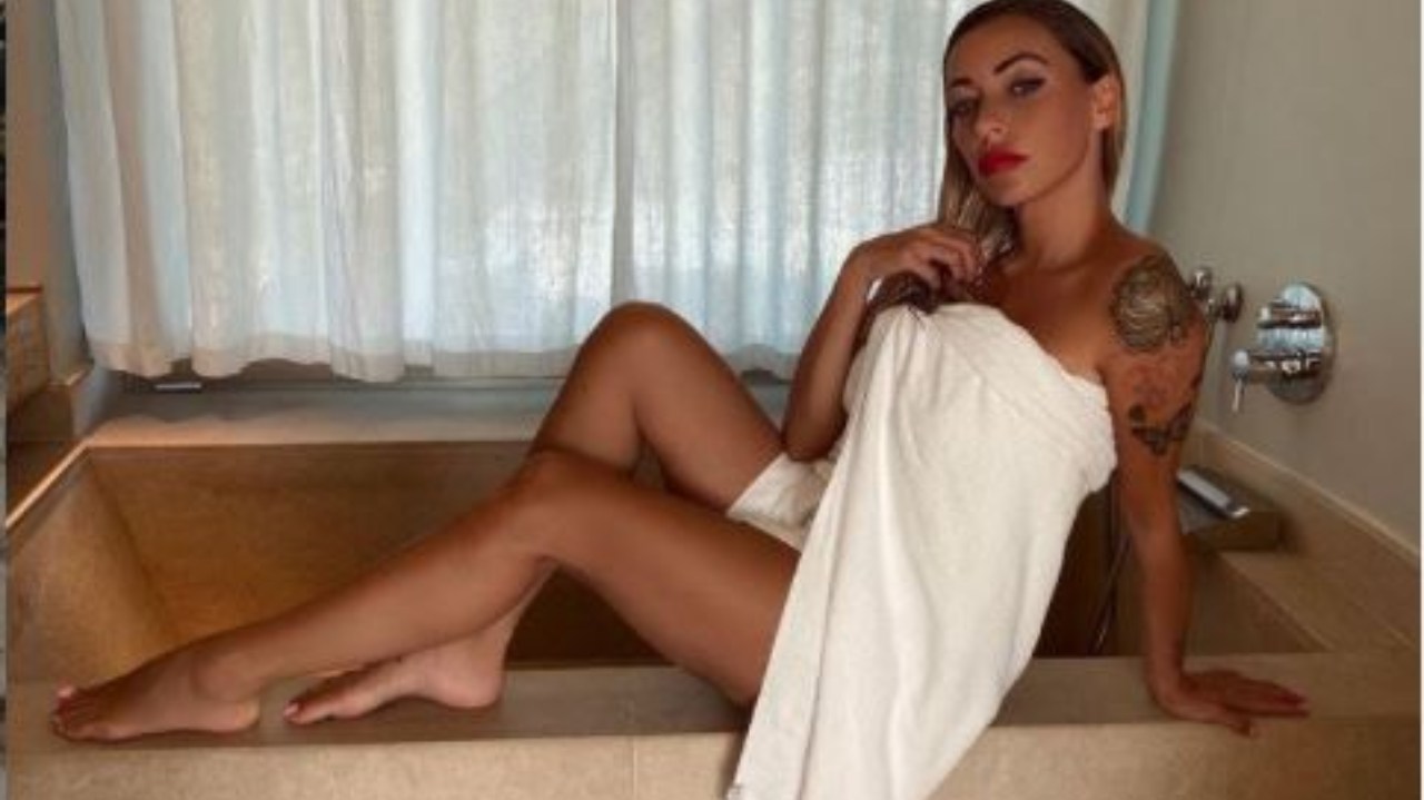 Karina Cascella sensuale