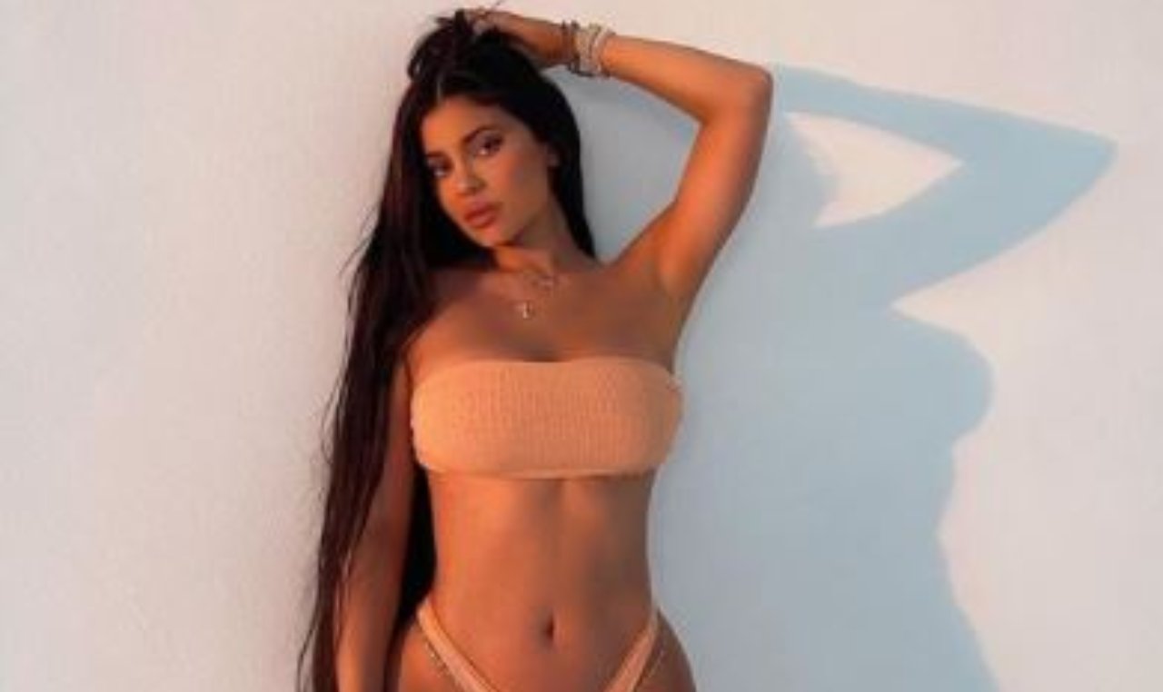 Kylie Jenner fisico