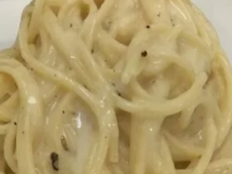 spaghetti sugo cremoso al formaggio