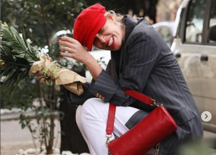 Alessia in giro sorridente