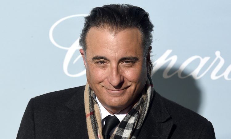 Andy Garcia sorride