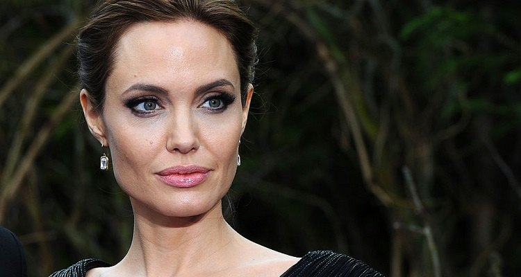 Angelina Jolie sguardo ammaliante