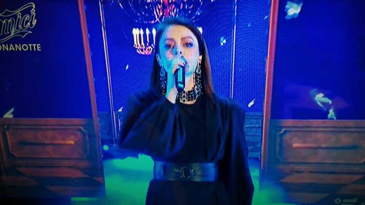 Annalisa si esibisce a Amici 20