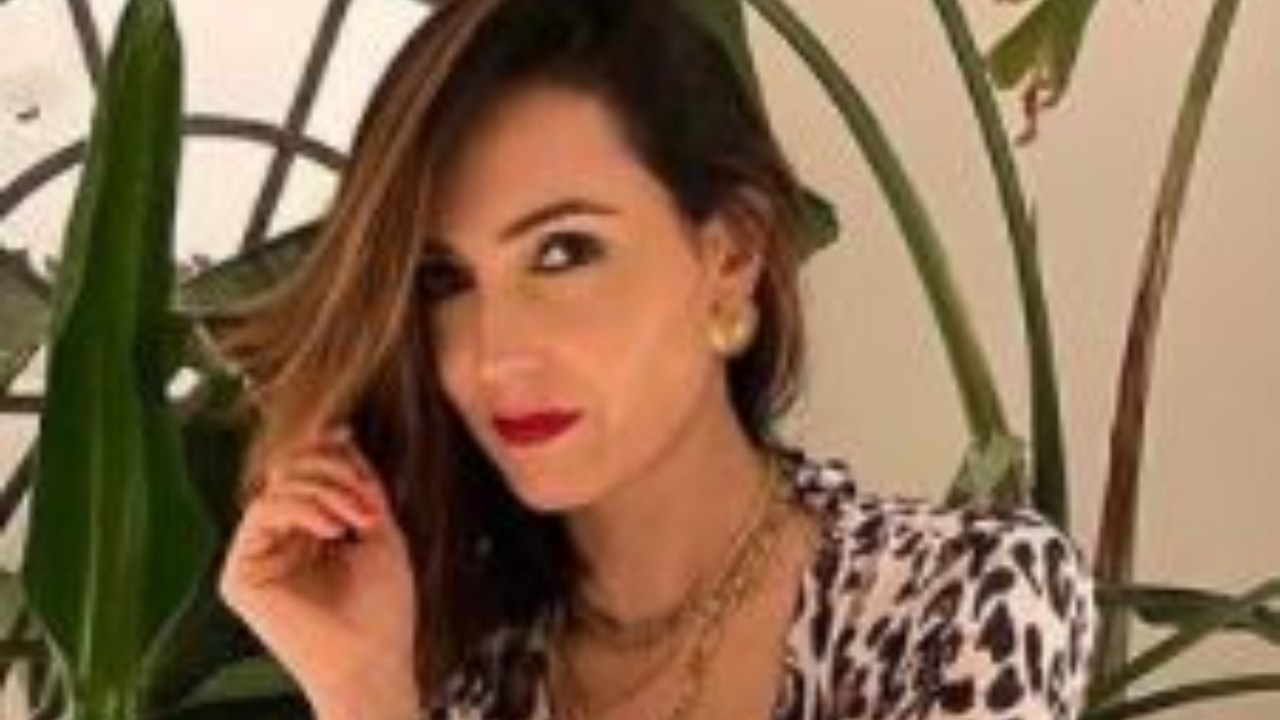 Caterina Balivo Appuntamento Vestito Gambe