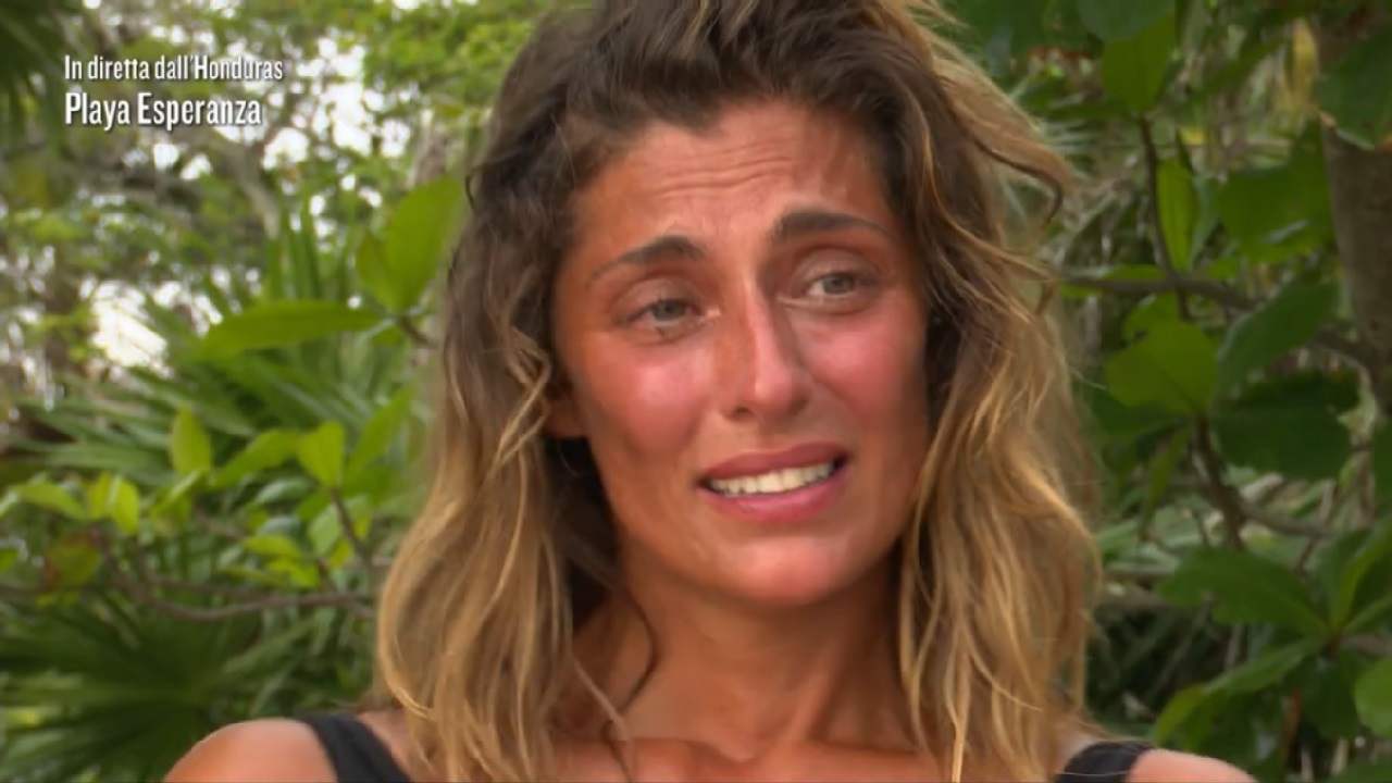 Elisa Isoardi in lacrime all'Isola