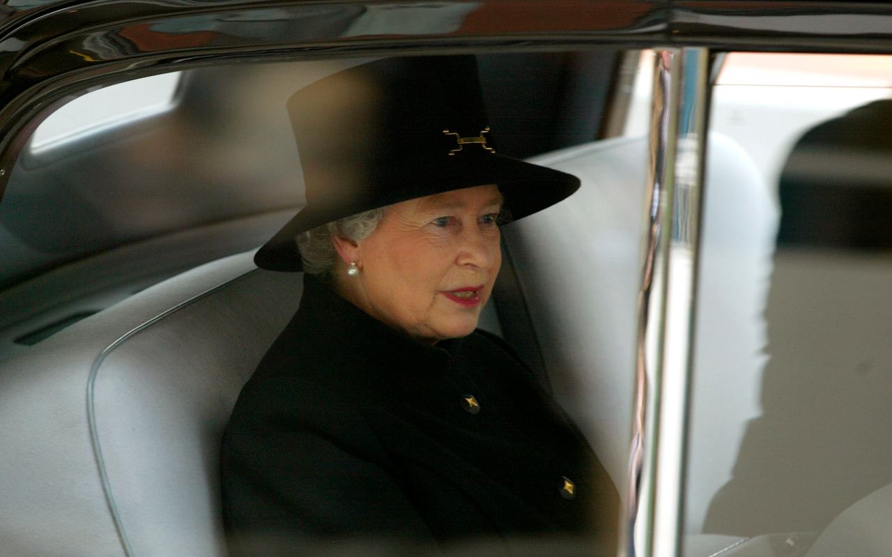 Regina Elisabetta lutto morte principe Filippo