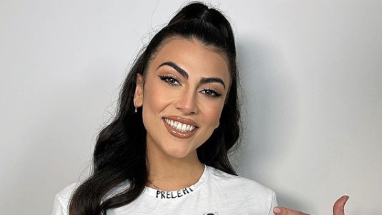 Giulia Salemi sorride