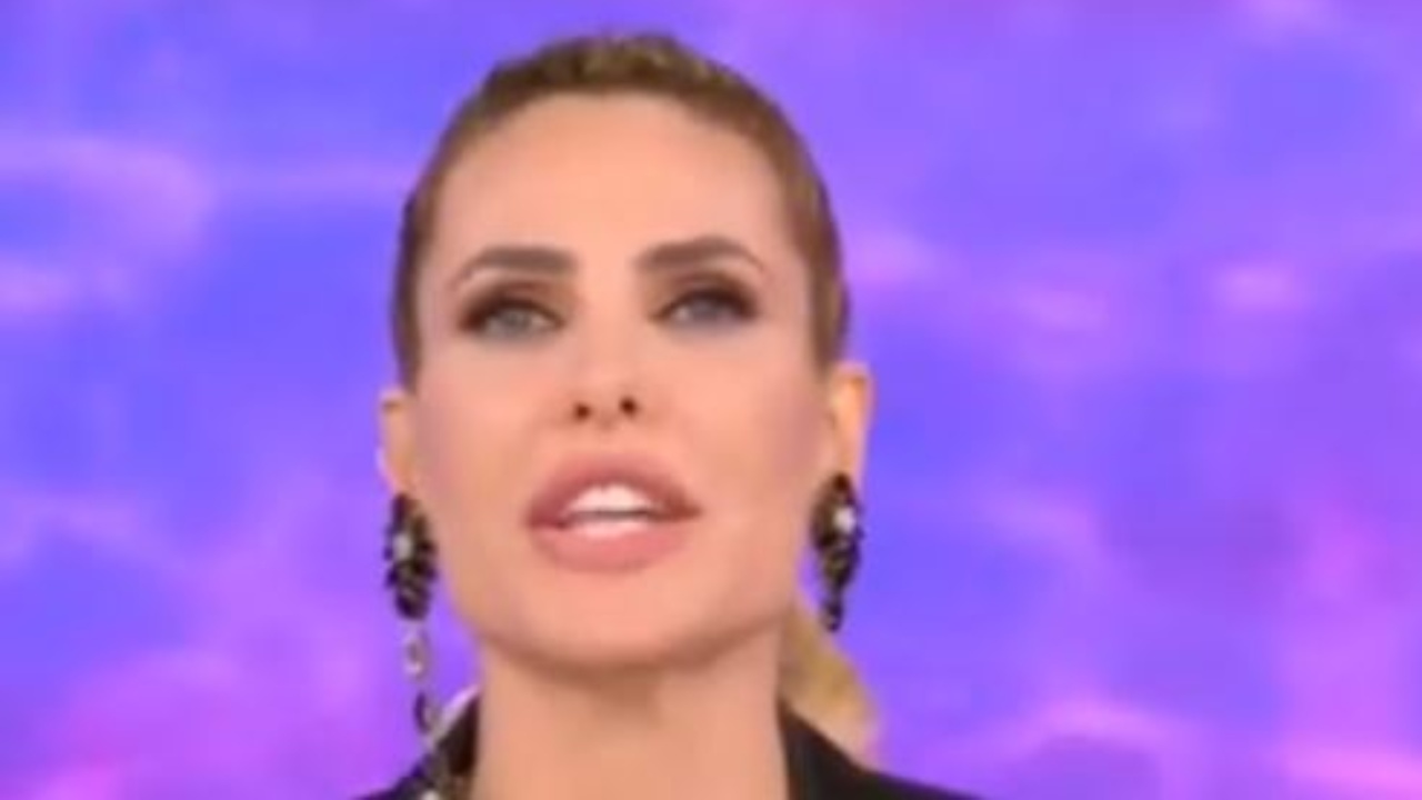 Ilary Blasi Punzecchia Elisa Isoardi