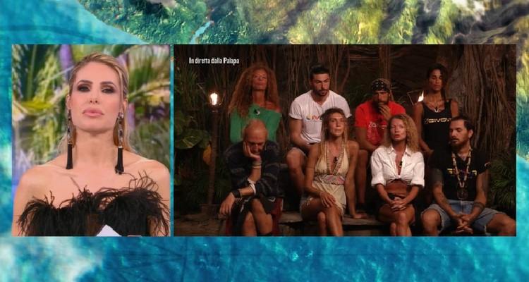 Ilary Blasi in collegamento con i naufraghi