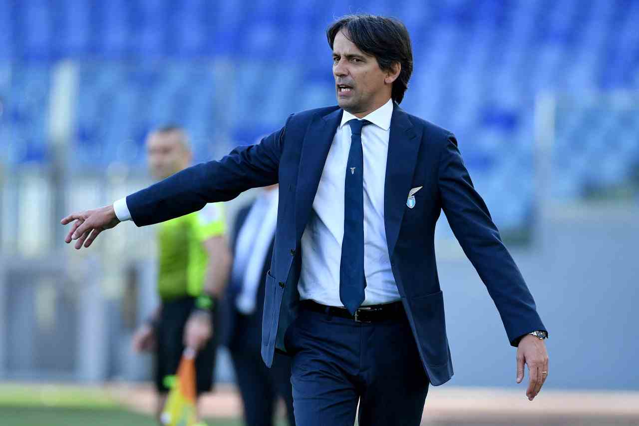 Simone Inzaghi mentre allena