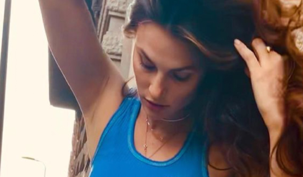 Dayane Mello capelli al vento