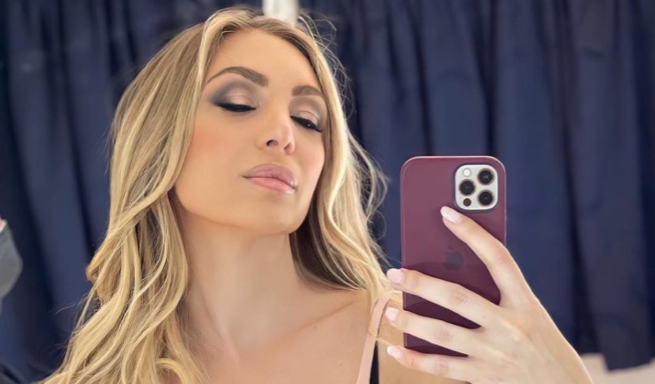 Laura Cremaschi scollatura