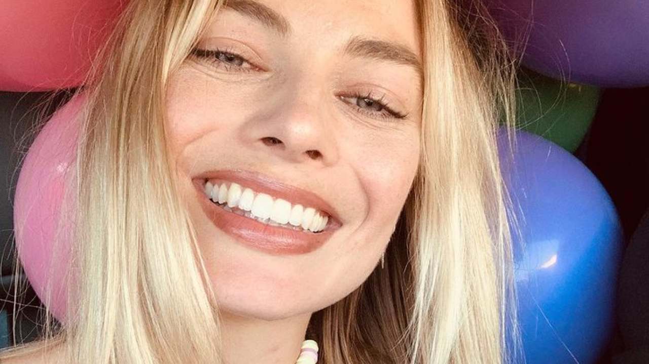 Margot Robbie sorride