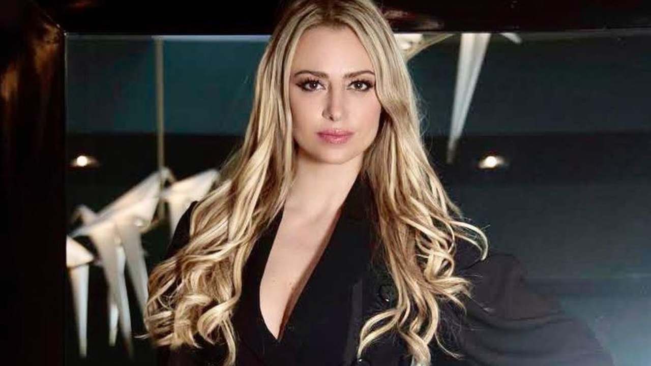 Martina Stella sorriso