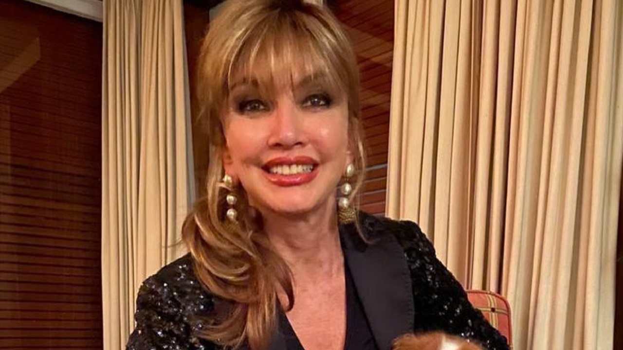 Milly Carlucci sorriso