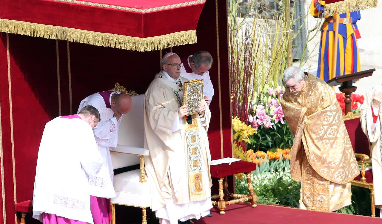 Papa Francesco durante la Messa di Pasqua