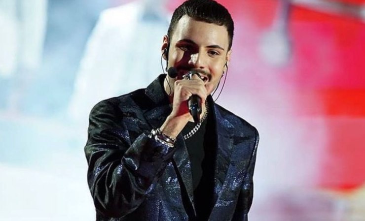 Raffaele canta ad Amici