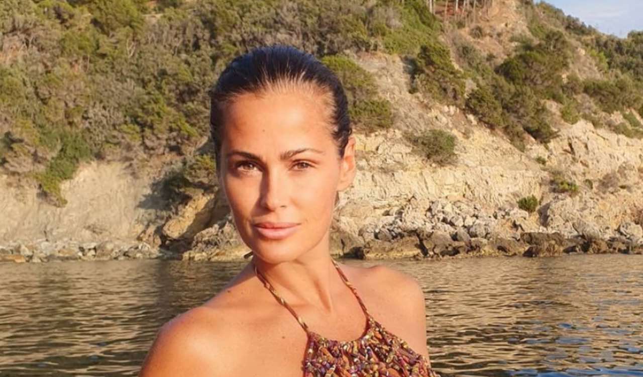 Samantha De Grenet in bikini