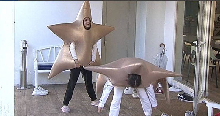 Giulia e Serena travestite da stelline