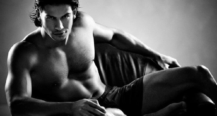 Thiago Barcelos attraente 