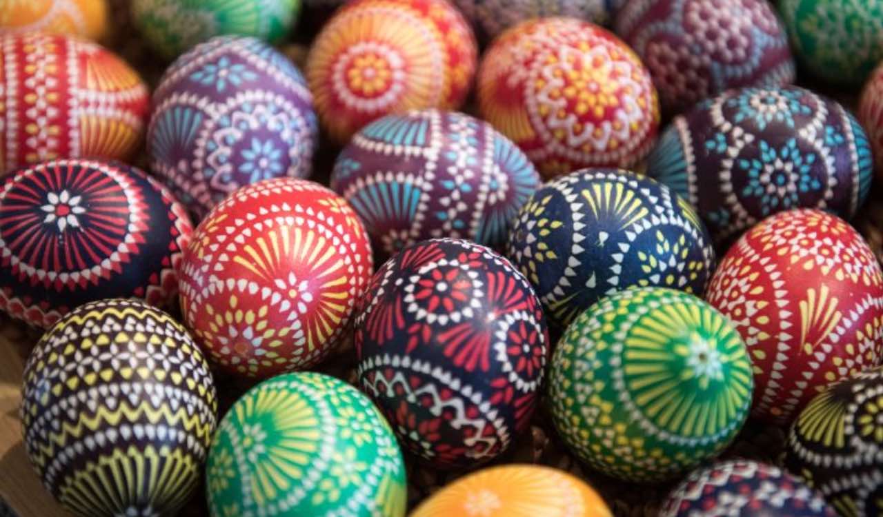 Uova di Pasqua colorate