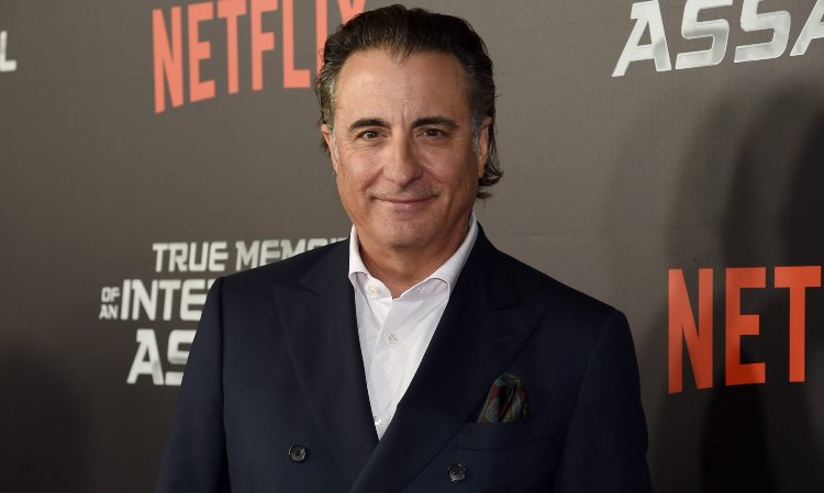 Andy Garcia sorride