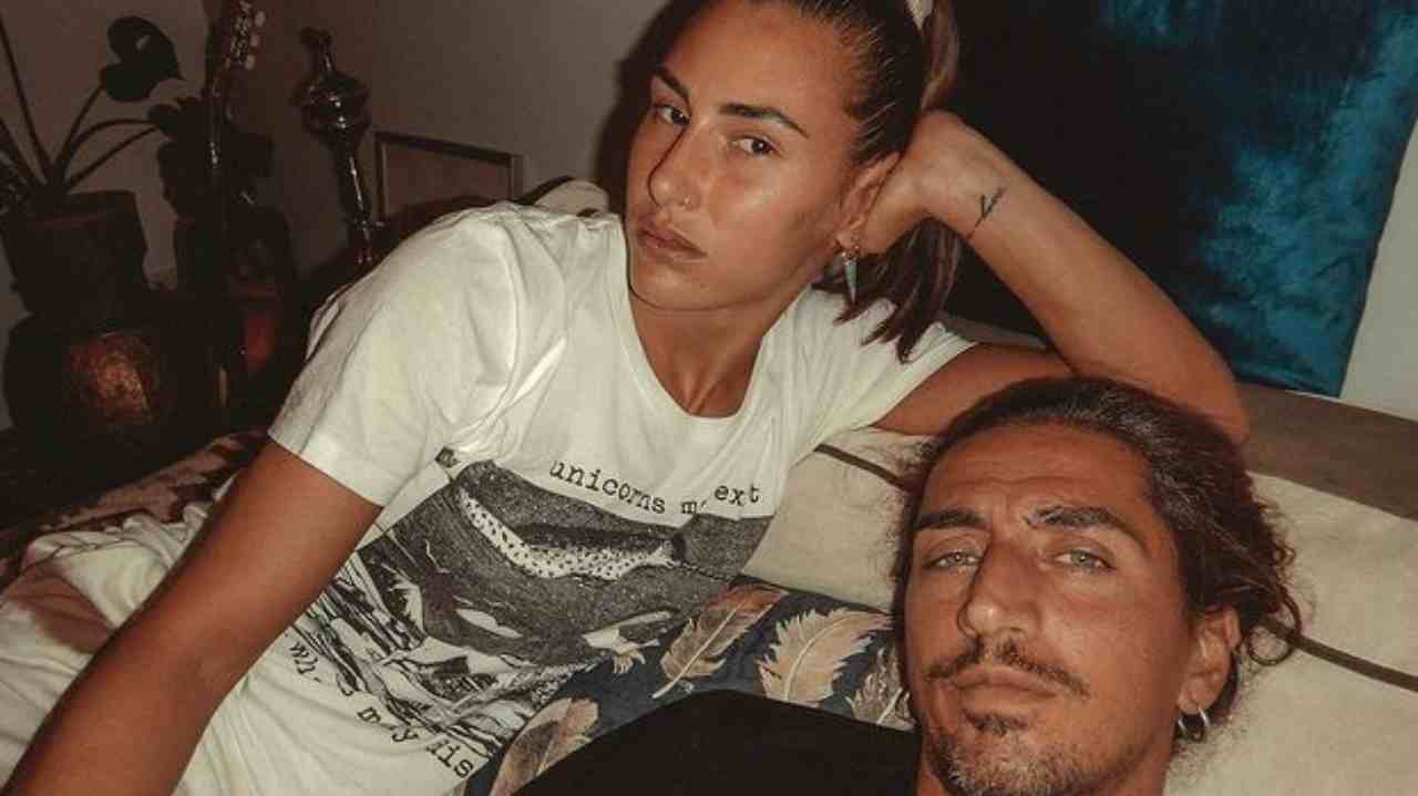 giulia pauselli e marcello sacchetta sdraiati