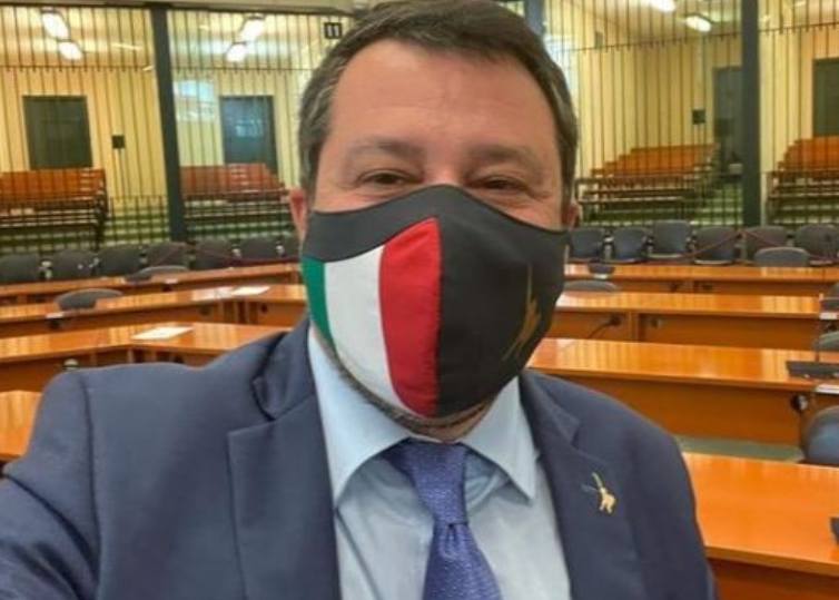 Matteo Salvini con mascherina