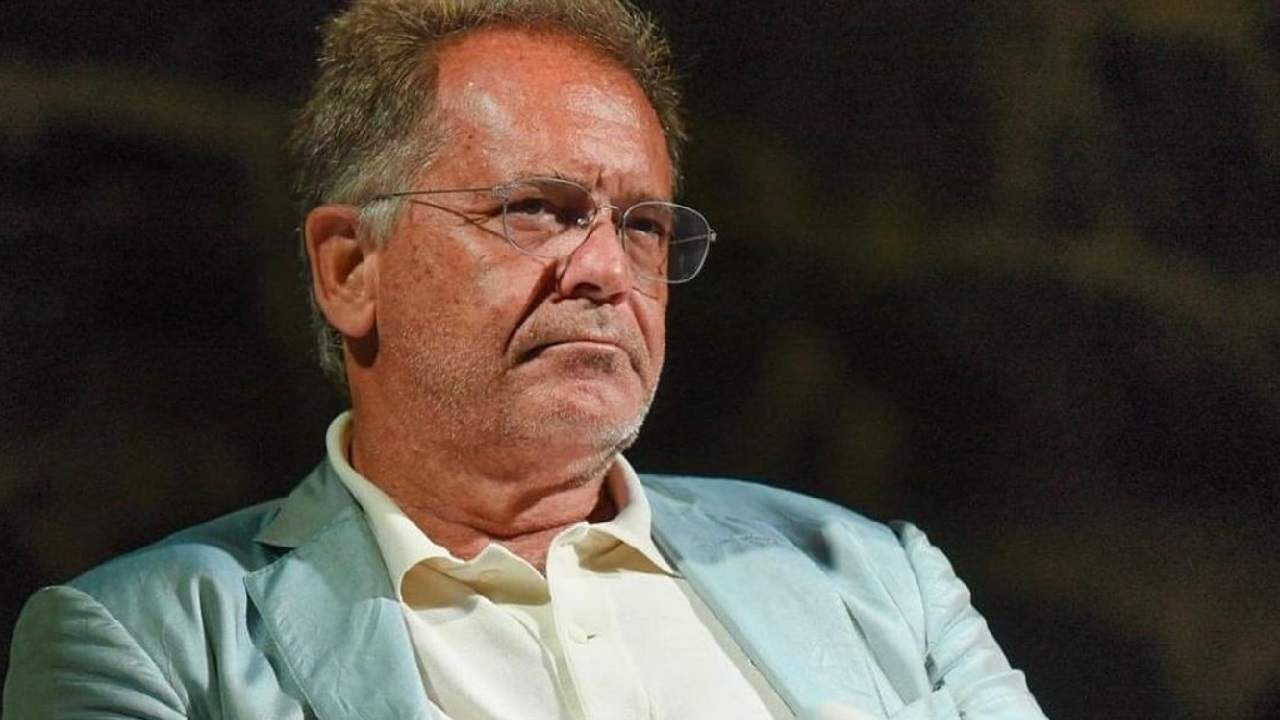 Alessandro Cecchi Paone serio