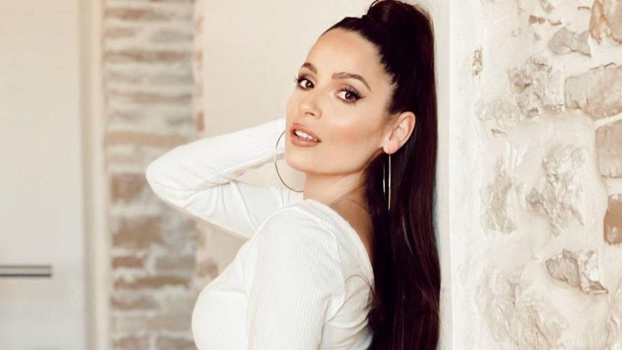 Alessia Macari posa sensuale