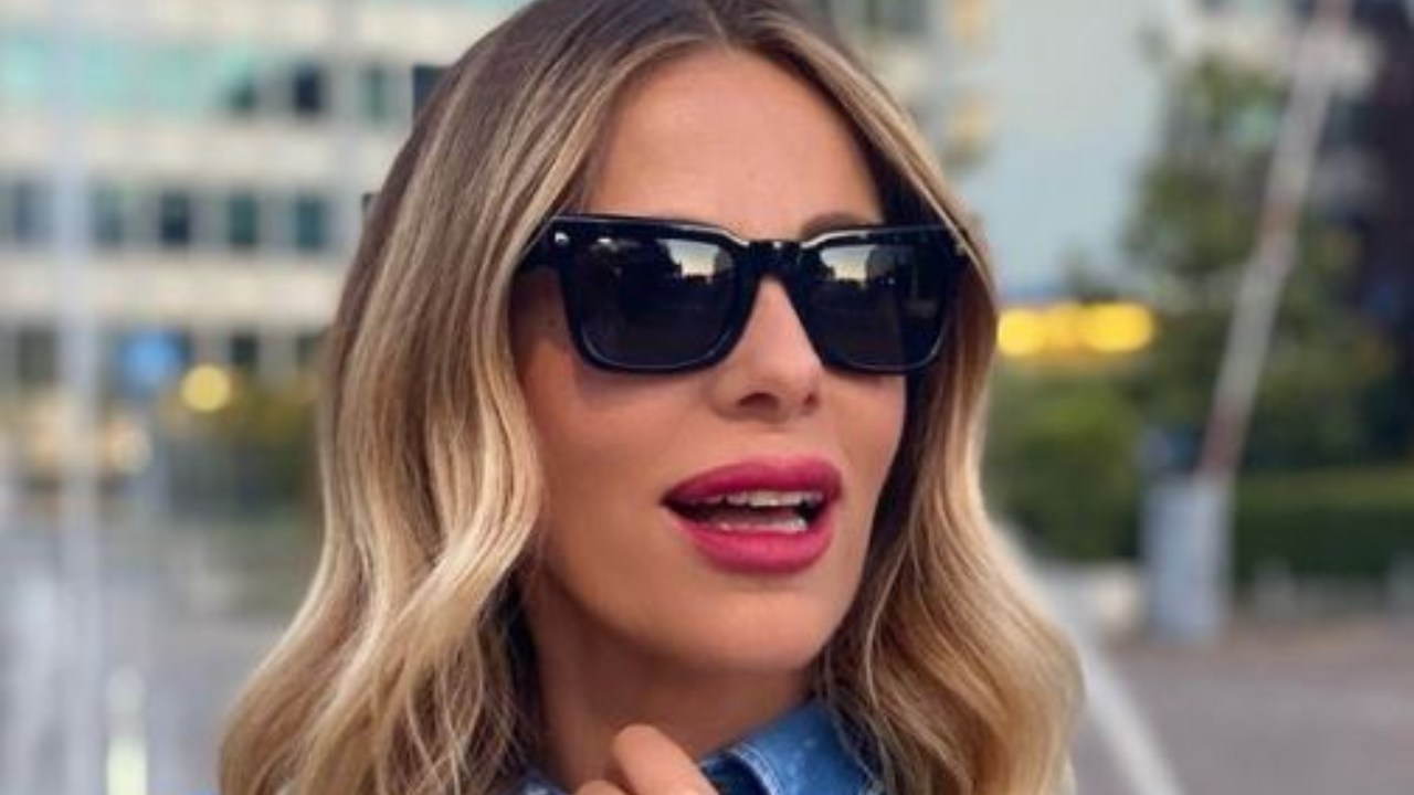 Alessia Marcuzzi Gambe Borsa Scale