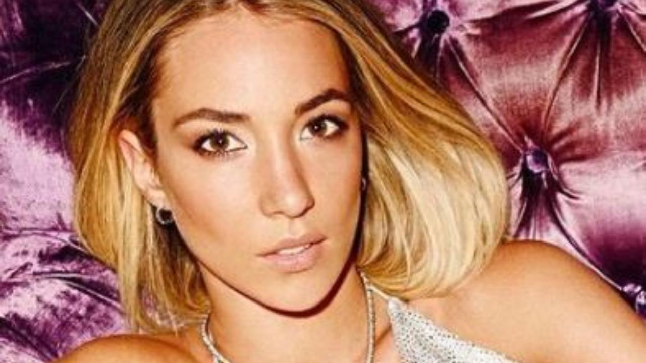 Alice Campello Mano Capelli Sguardo Juventus