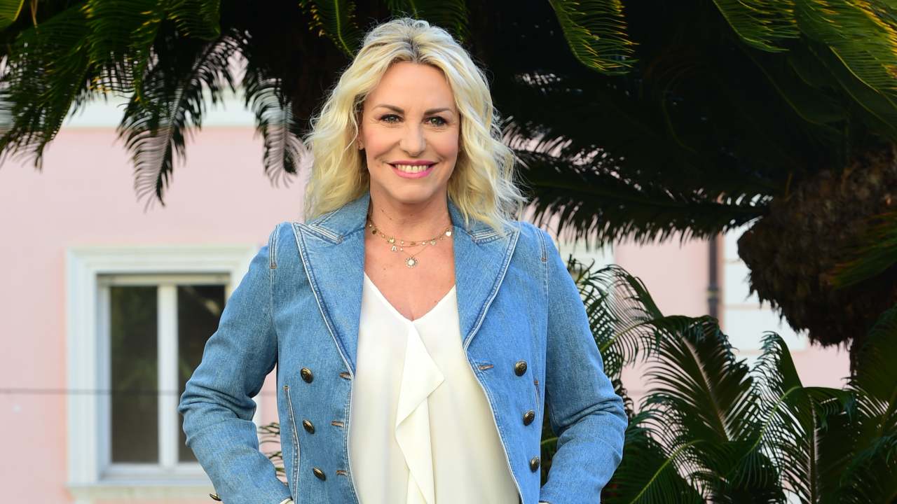 Antonella Clerici - E' sempre mezzogiorno