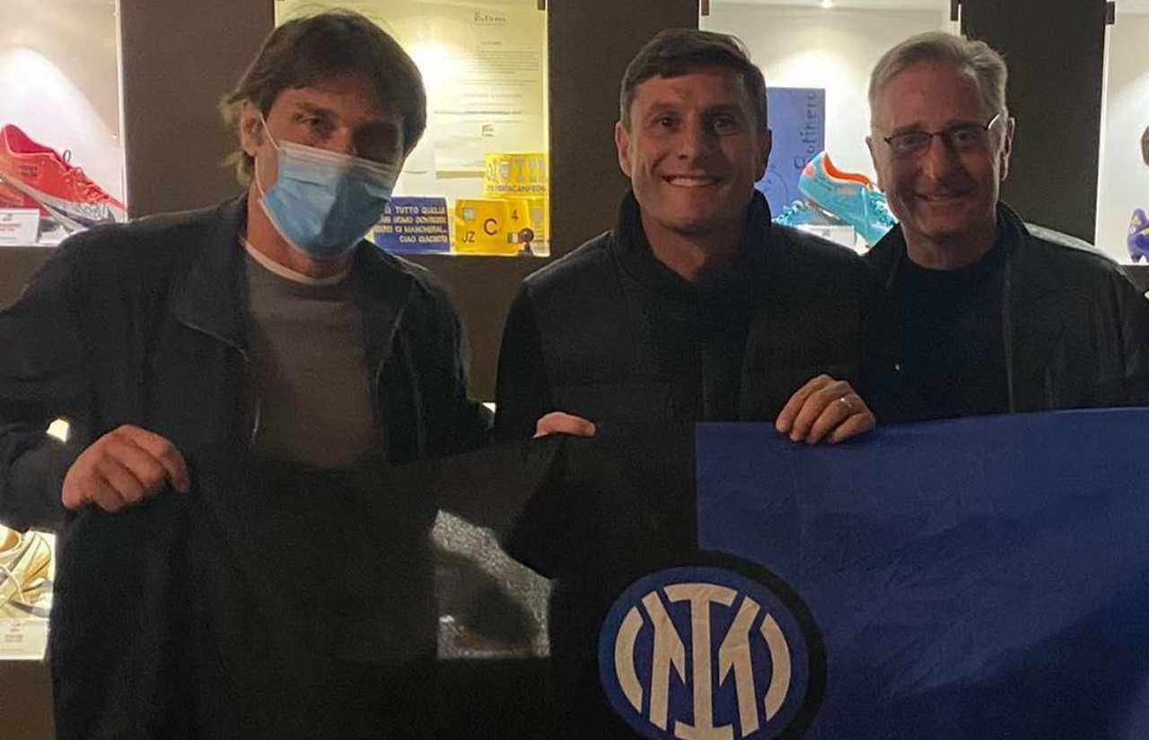 Antonio Conte, Javier Zanetti e Paolo Bonolis in pos