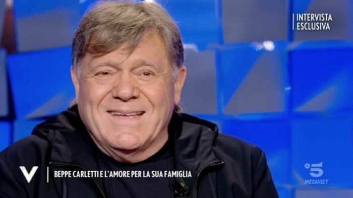Beppe Carletti sorride