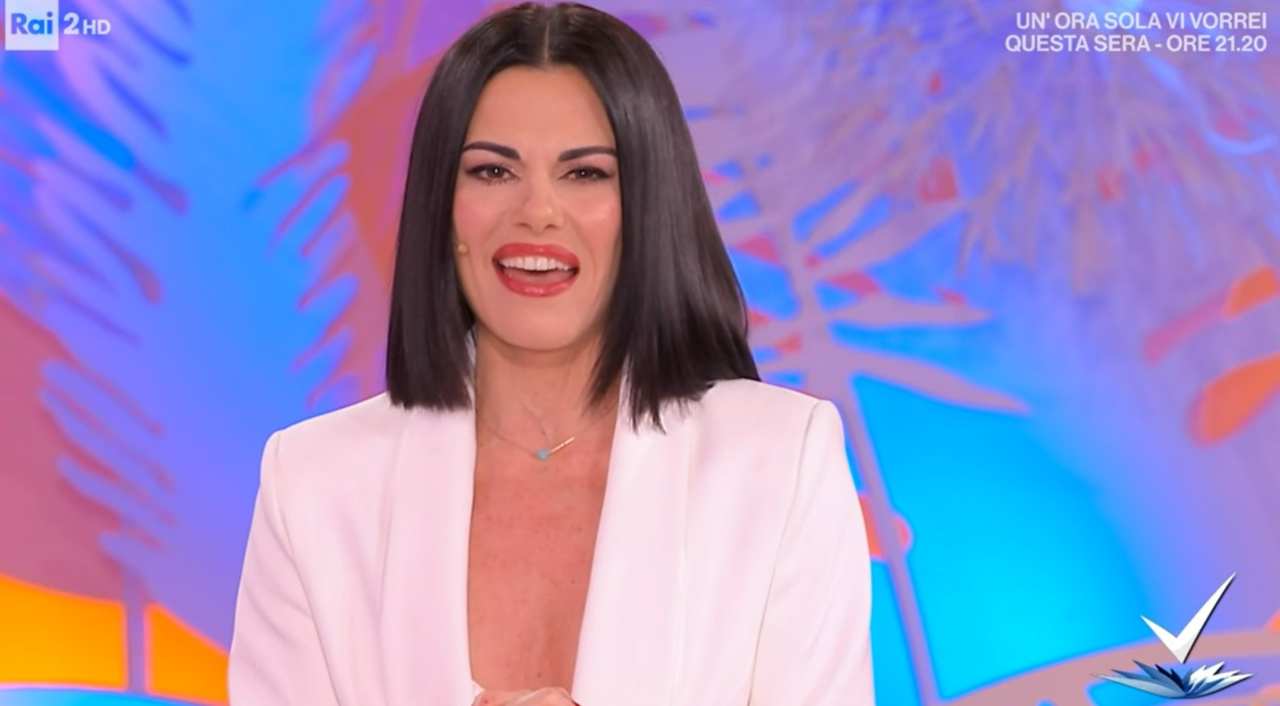 Bianca Guaccero sorride