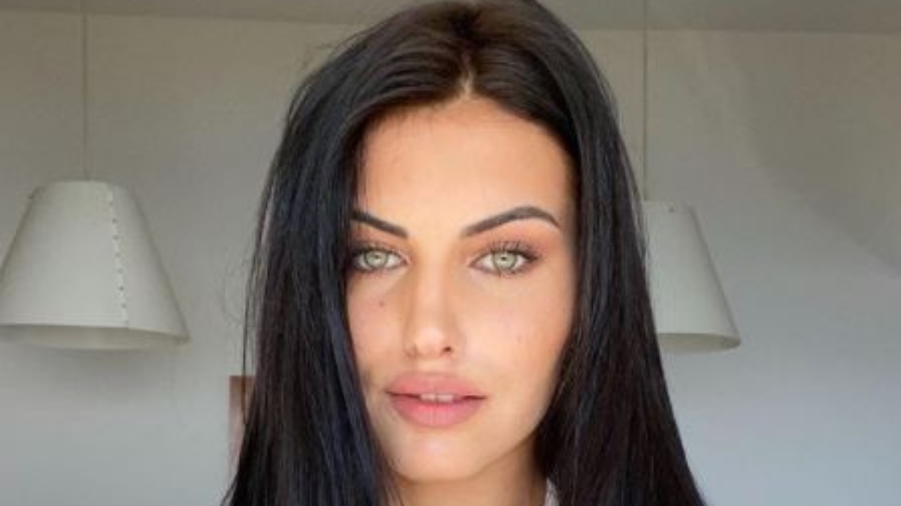 Carolina Stramare Curve Sguardo