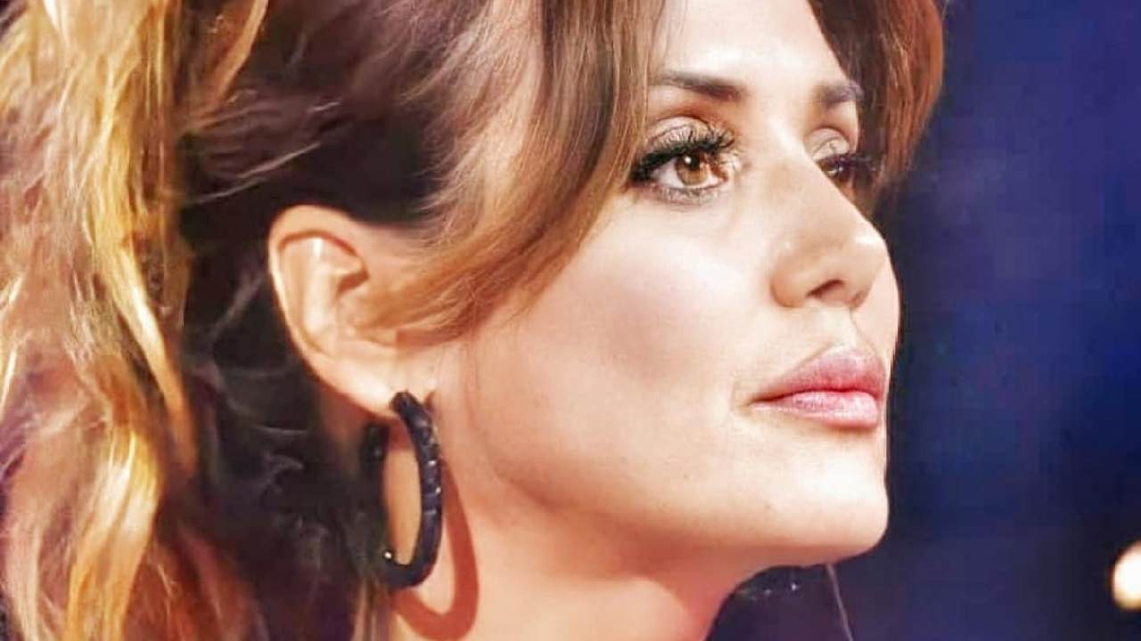 Daniela Martani di profilo