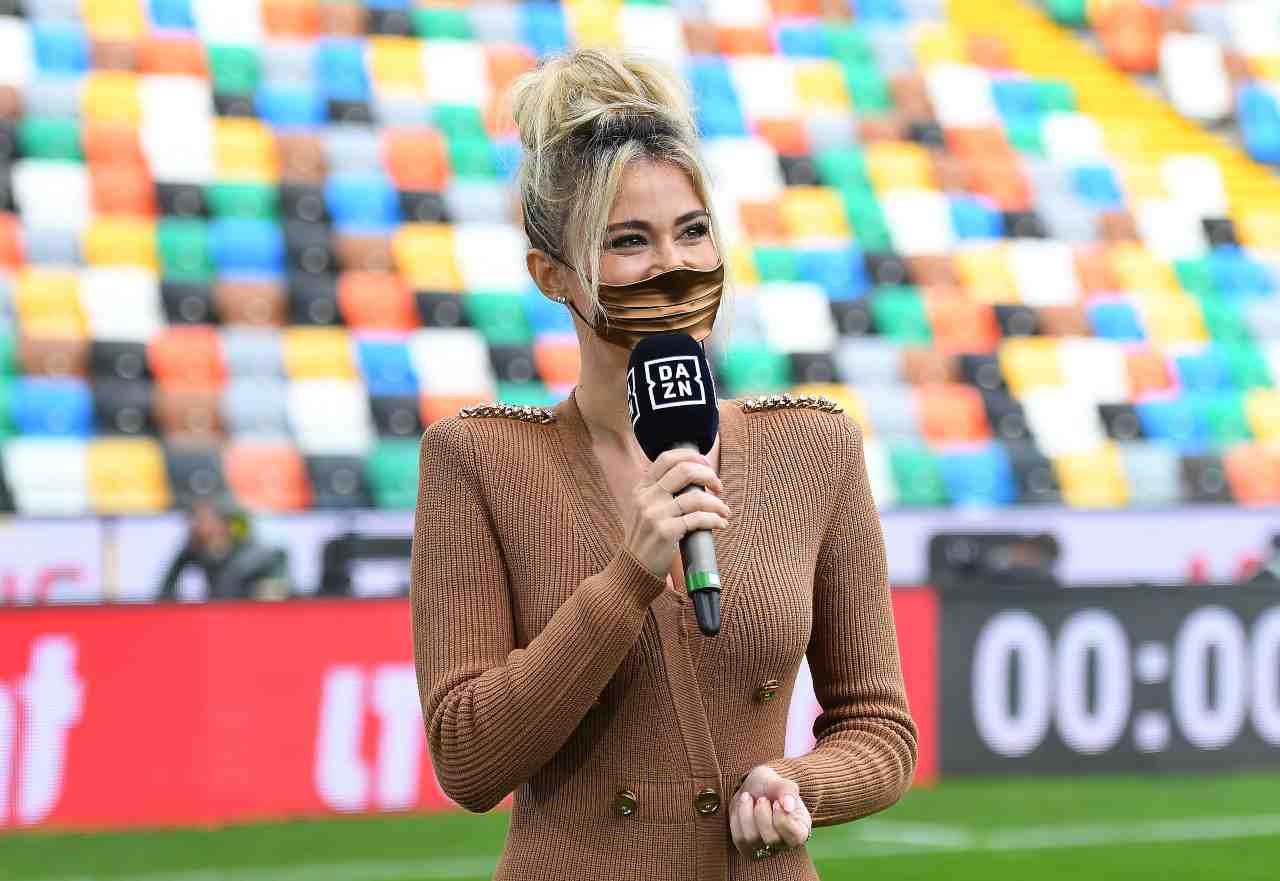 Diletta Leotta mentre conduce a DAZN