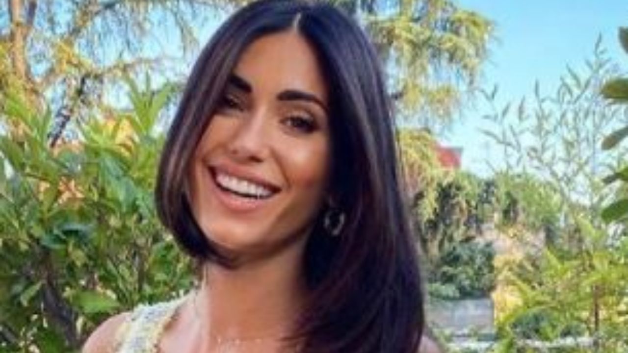 Federica Nargi Sorella Abbraccio