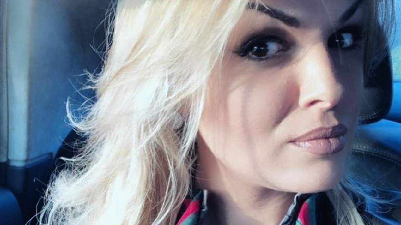 Francesca Pascale seria