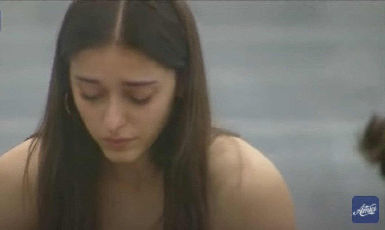 Giulia Stabile in lacrime