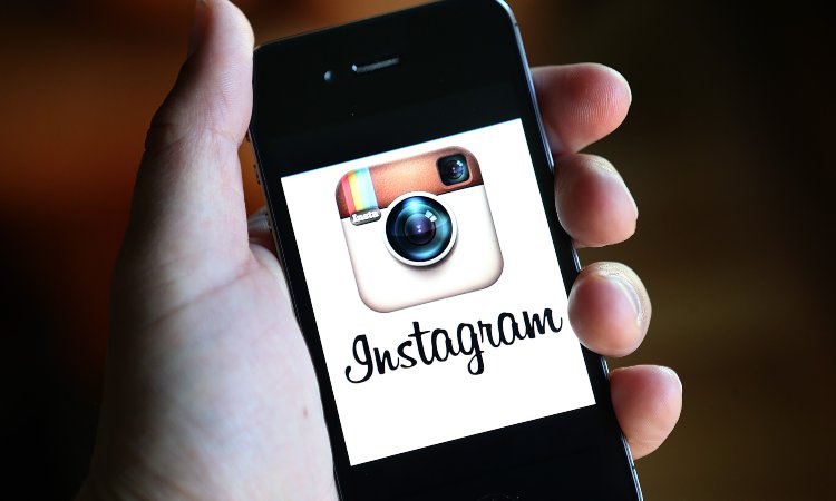 Logo e scritta di Instagram smartphone