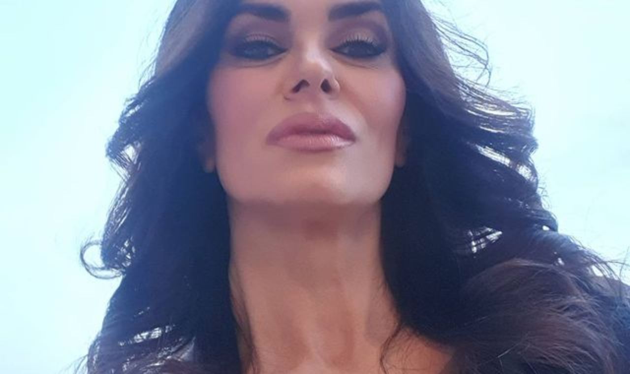 Maria Grazia Cucinotta in un selfie