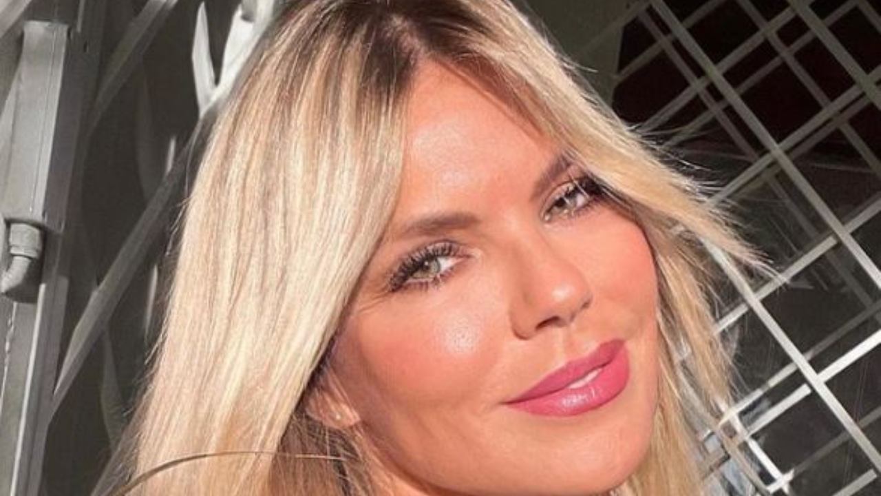 Matilde Brandi Gambe Accavallate