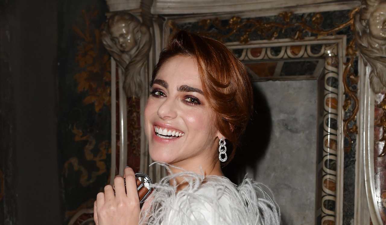 Miriam Leone sorride